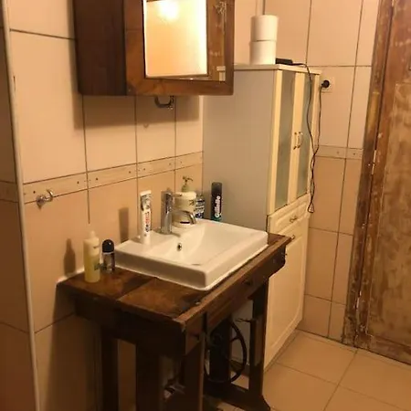Ozzy Homes Apartment *