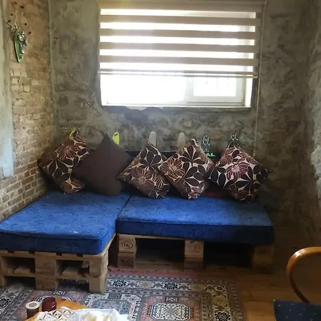 Ozzy Homes Apartment *